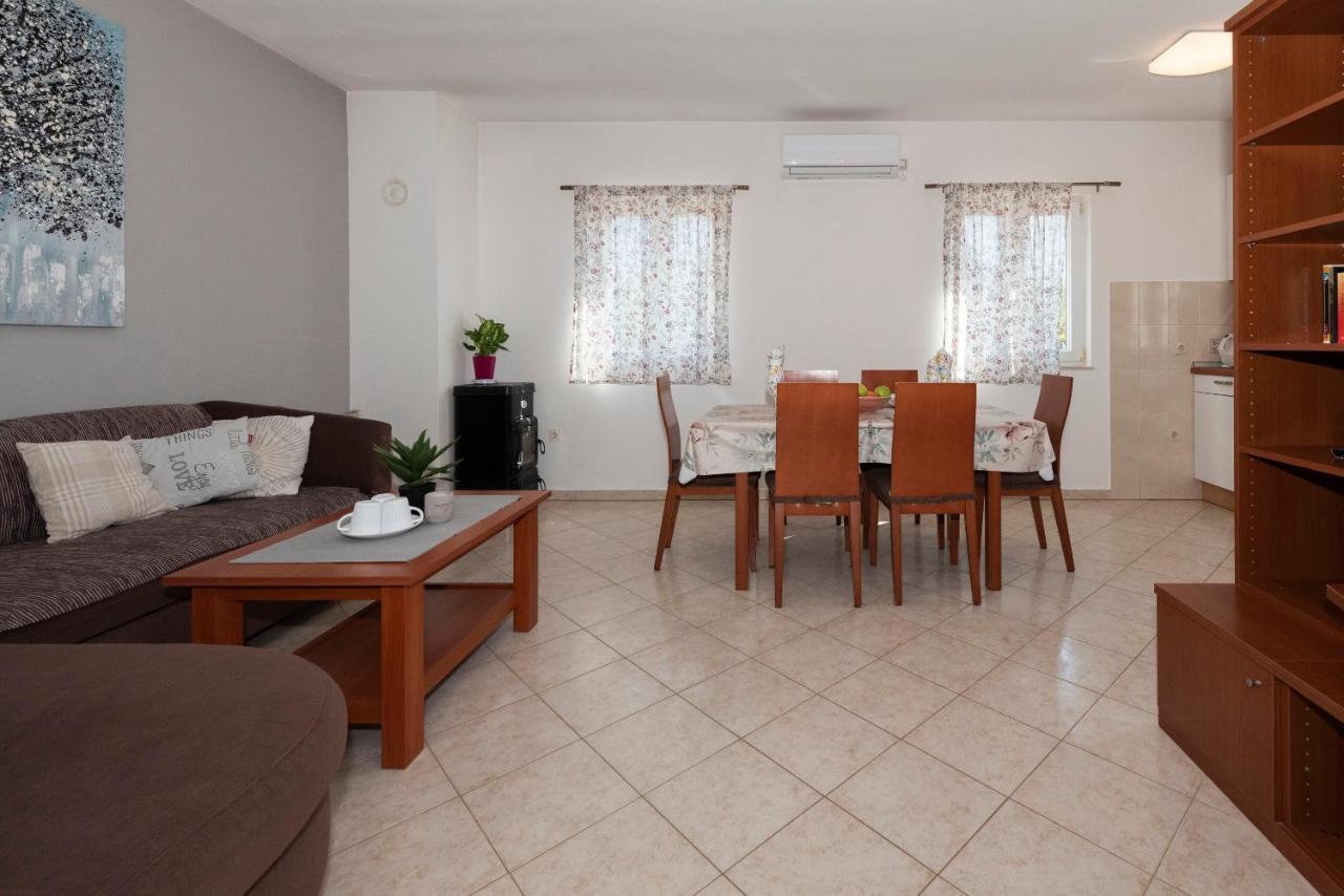 Apartments Max Razanac Luaran gambar