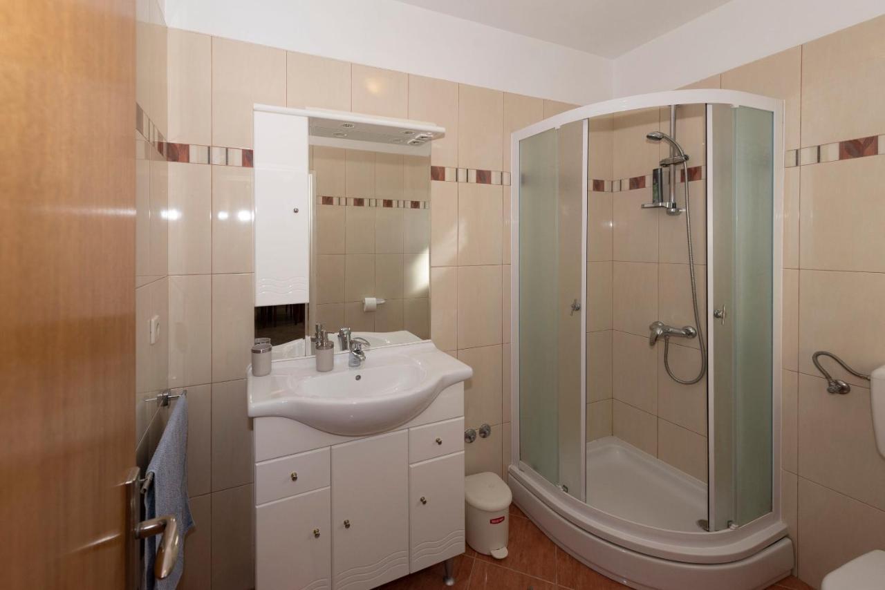 Apartments Max Razanac Luaran gambar