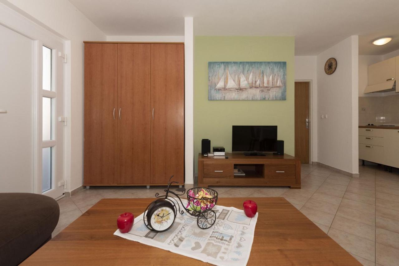 Apartments Max Razanac Luaran gambar